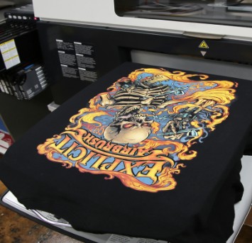 Принт на одежде как визуальный маркер доверия Принт на одежде как визуальный маркер доверия